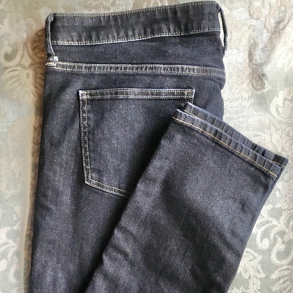 Uniqlo Skinny Fit Jeans- Mid-rise - Picture 6 of 9